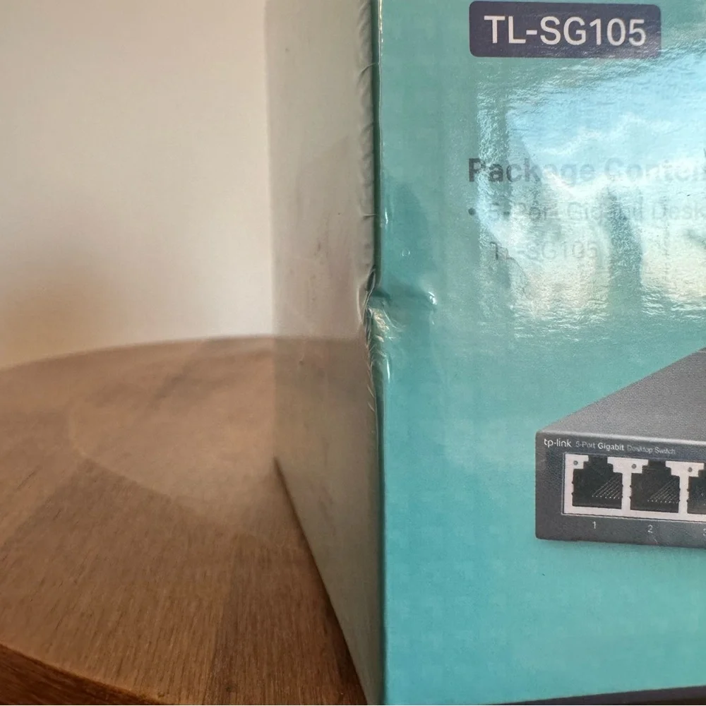 New in Box tp-link 5 Port Gigabit Desktop Switch Model TL-SG105 w/ Power Adapter